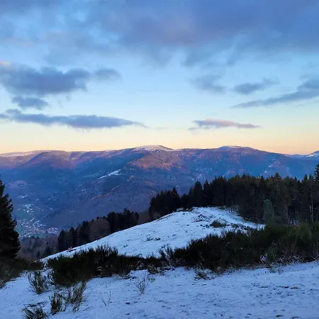 Douillet Avec Vue Panoramique A * Kruth